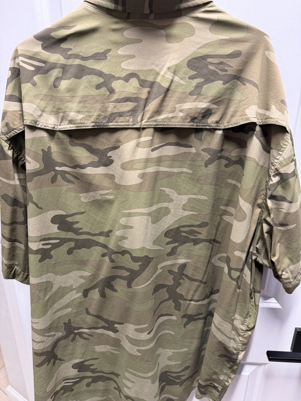 Poncho Men’s Camouflage Short-Sleeve Button-Down Shirt - Green Camo - Picture 7 of 7